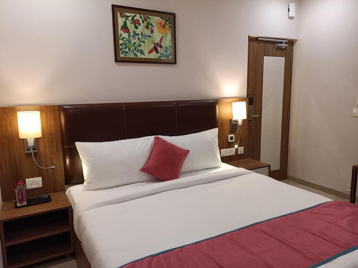 The Beacon Hotel Vadodara Buitenkant foto