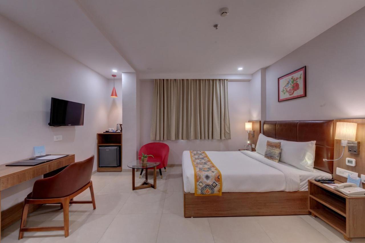 The Beacon Hotel Vadodara Buitenkant foto