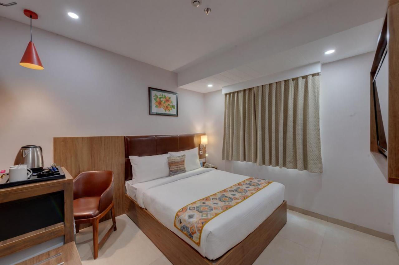 The Beacon Hotel Vadodara Buitenkant foto