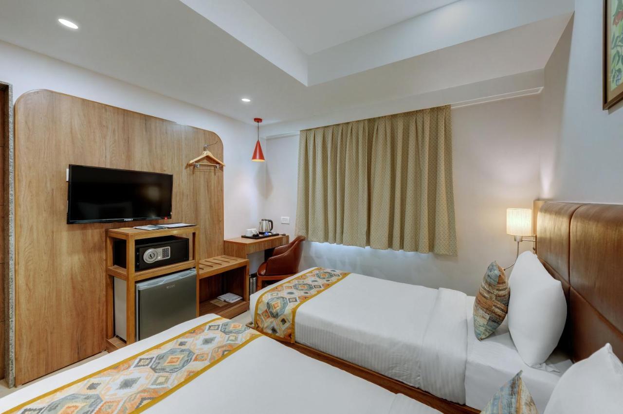 The Beacon Hotel Vadodara Buitenkant foto