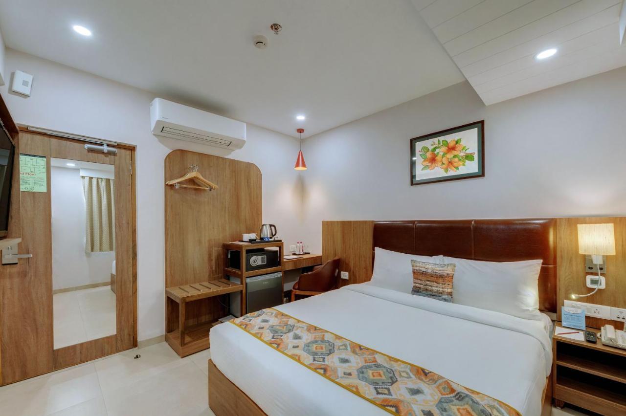 The Beacon Hotel Vadodara Buitenkant foto